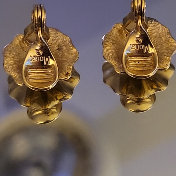 Gold Shell Clip-On Earrings - Picture 2 of 2